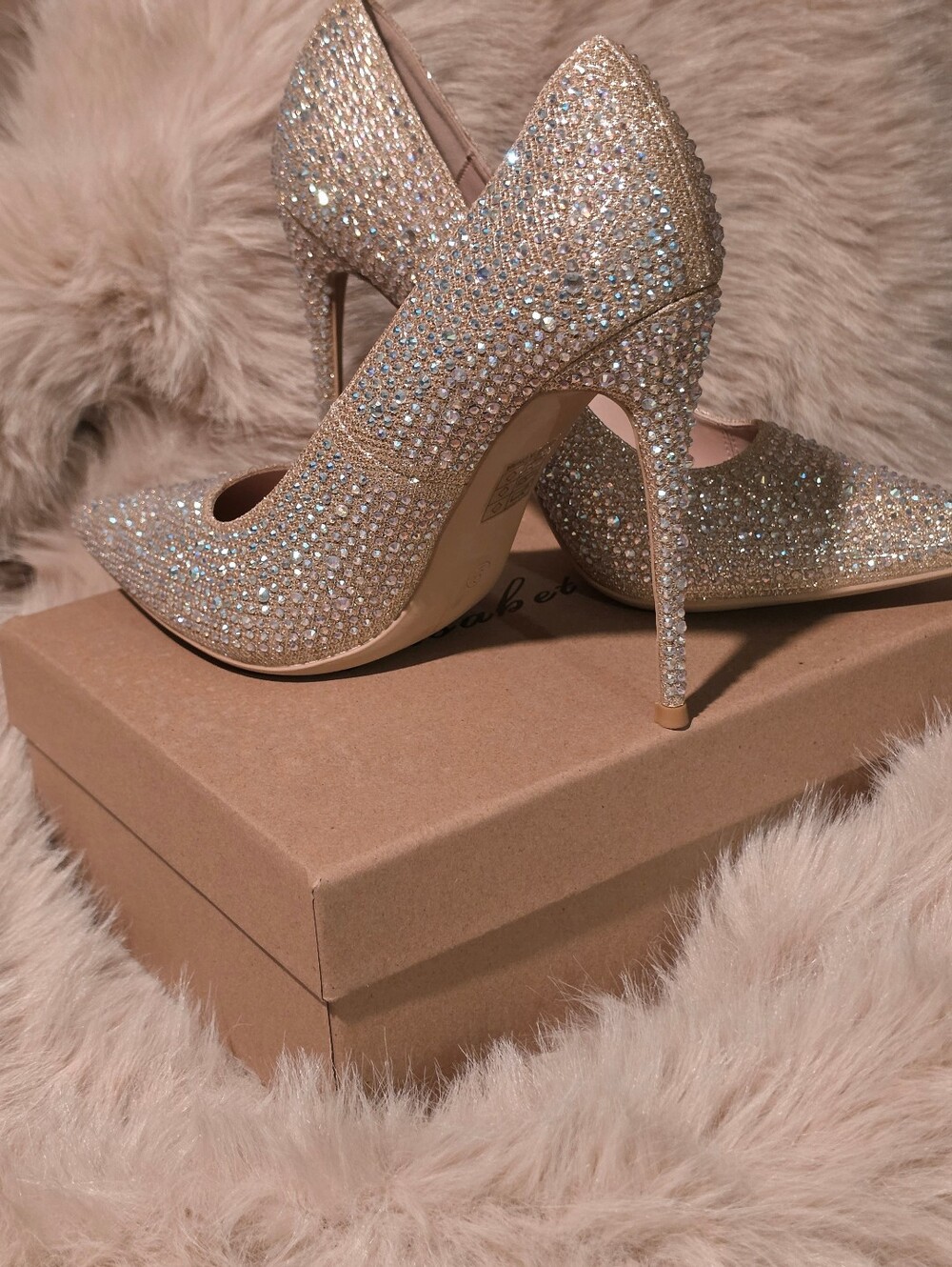 Sparkling High Heel Pumps with Crystal Embellishment